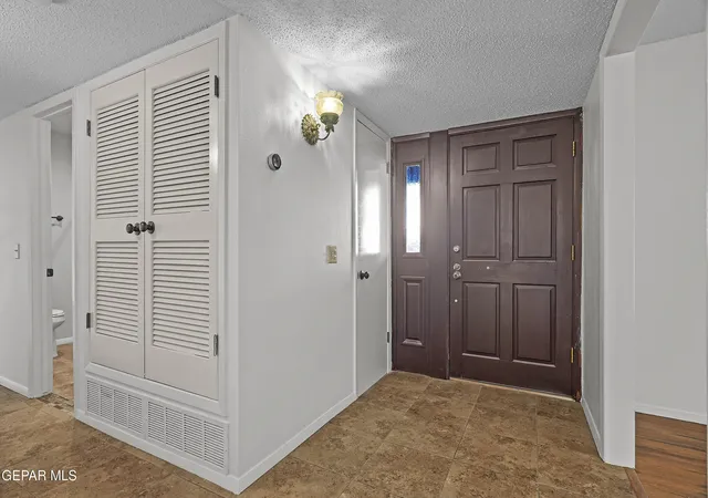 Photo 4 of Single family home for sale at 3017 Park N Dr, El Paso, TX 79904 | MLS# 953064 | Listing updated on 2026-10-21