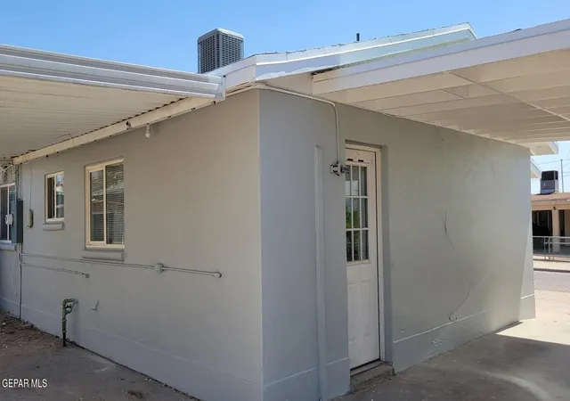 Photo 3 of Single family home for sale at 7915 San Paulo Dr, El Paso, TX 79915 | MLS# 950665 | Listing updated on 2026-10-12