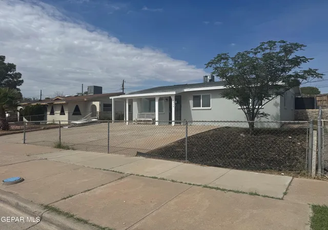 Photo 2 of Single family home for sale at 7915 San Paulo Dr, El Paso, TX 79915 | MLS# 950665 | Listing updated on 2026-10-12