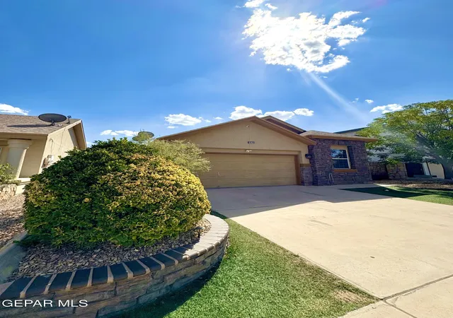 Photo 3 of Single family home for sale at 14260 Smokey Point Dr, El Paso, TX 79938 | MLS# 950654 | Listing updated on 2026-09-04