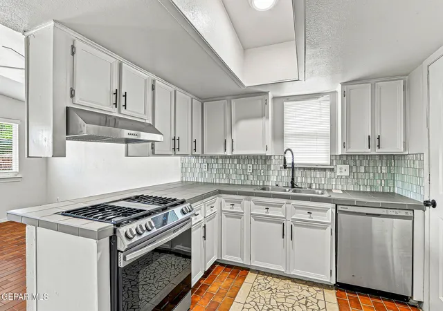Photo 2 of Sale Pending at 904 La Barca Dr, El Paso, TX 79907 | MLS# 950849 | Listing updated on 2026-09-17