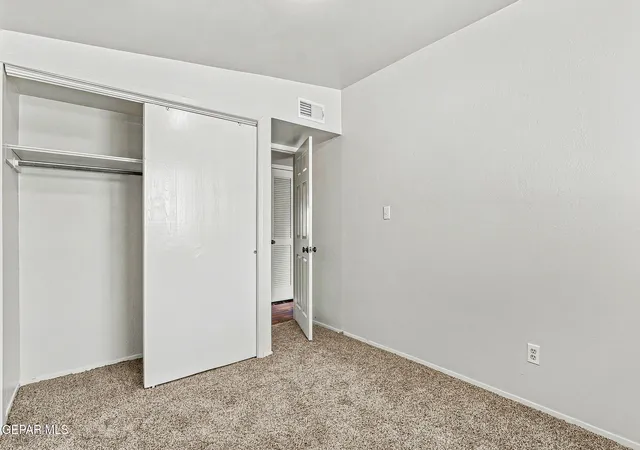 Photo 3 of Sale Pending at 904 La Barca Dr, El Paso, TX 79907 | MLS# 950849 | Listing updated on 2026-09-17