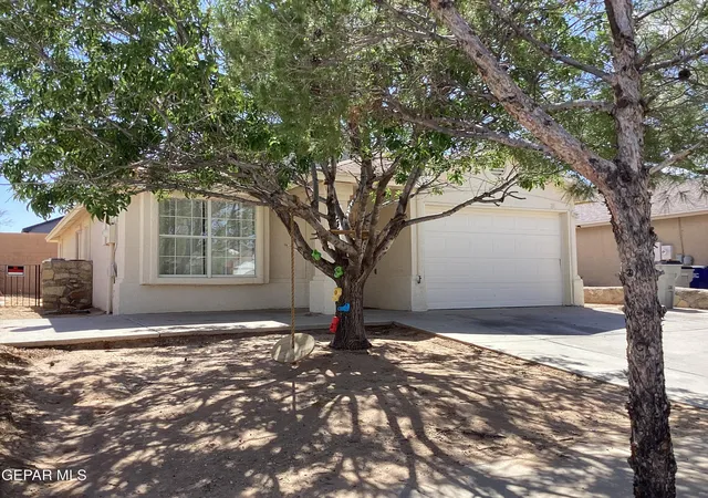 Photo 3 of Single family home for sale at 12472 Sombra Fuerte Dr, El Paso, TX 79938 | MLS# 950769 | Listing updated on 2026-09-20