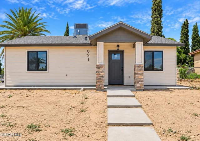 Single family home for sale at 921 Marlow Rd, El Paso, TX 79905 | MLS# 950826