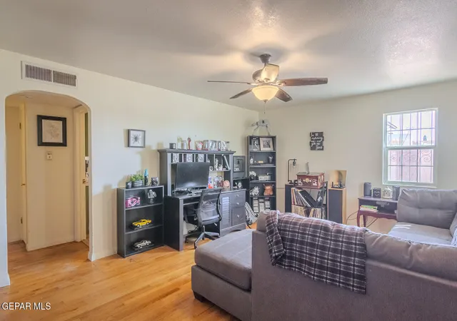 Photo 3 of Single family home for sale at 1804 Wainwright Dr, El Paso, TX 79903 | MLS# 950776 | Listing updated on 2026-10-04