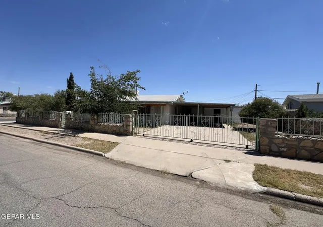 Single family home for sale at 200 Durrill Rd, El Paso, TX 79915 | MLS# 950801