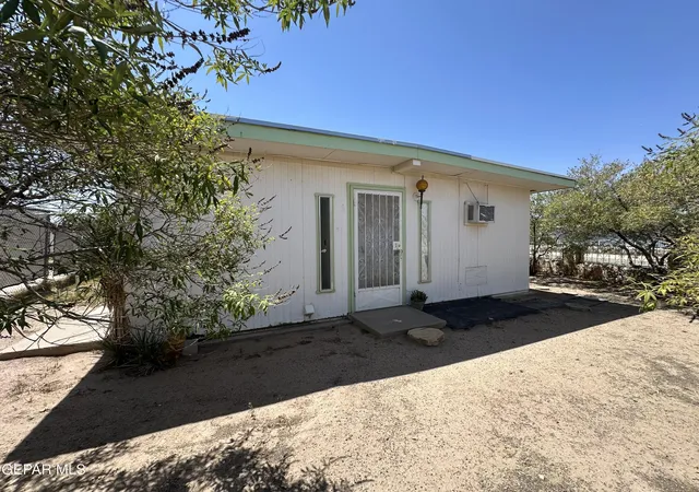 Photo 3 of Single family home for sale at 200 Durrill Rd, El Paso, TX 79915 | MLS# 950801 | Listing updated on 2026-09-09