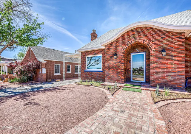 Photo 2 of Single family home for sale at 715 E Robinson Ave, El Paso, TX 79902 | MLS# 950836 | Listing updated on 2026-09-21