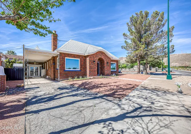 Photo 3 of Single family home for sale at 715 E Robinson Ave, El Paso, TX 79902 | MLS# 950836 | Listing updated on 2026-09-21