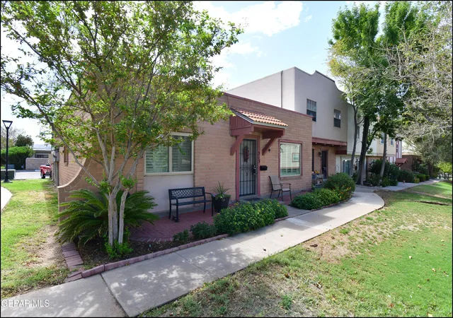 Photo 2 of Townhouse for sale at 213 Maricopa Dr, El Paso, TX 79912 | MLS# 951171 | Listing updated on 2026-09-15