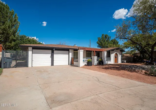 Photo 3 of Sale Pending at 724 Quinta Luz Cir, El Paso, TX 79922 | MLS# 951062 | Listing updated on 2026-09-20