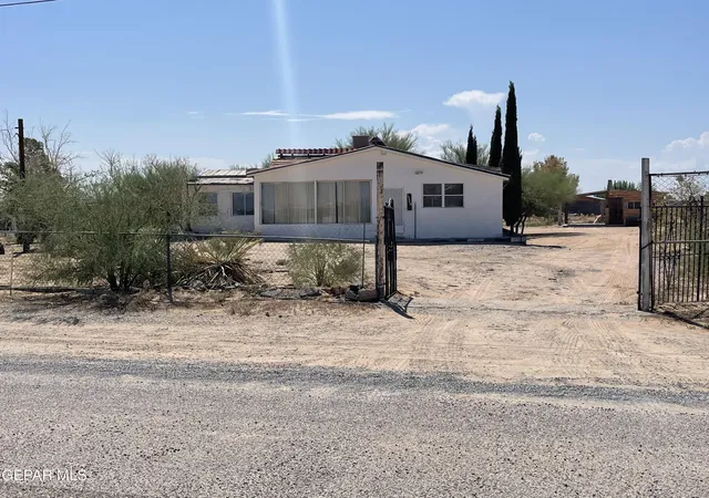 Photo 3 of Single family home for sale at 15240 Perlite Dr, El Paso, TX 79928 | MLS# 950919 | Listing updated on 2026-09-10