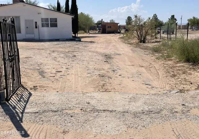 Photo 3 of Single family home for sale at 15240 Perlite Dr, El Paso, TX 79928 | MLS# 950919 | Listing updated on 2026-09-10