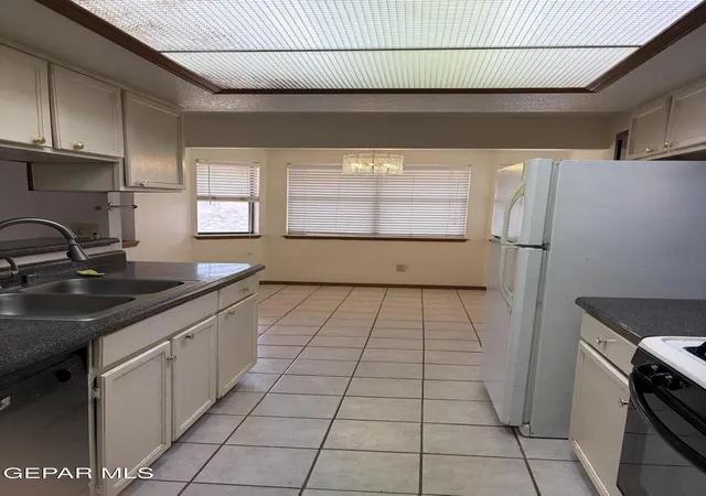 Photo 4 of Sale Pending at 7059 Villa Hermosa Dr, El Paso, TX 79912 | MLS# 950940 | Listing updated on 2026-09-20