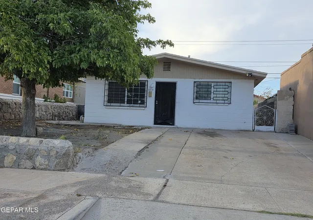 Photo 2 of Single family home for sale at 3219 Sacramento Ave, El Paso, TX 79930 | MLS# 950955 | Listing updated on 2026-09-11