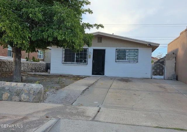 Photo 4 of Single family home for sale at 3219 Sacramento Ave, El Paso, TX 79930 | MLS# 950955 | Listing updated on 2026-09-11