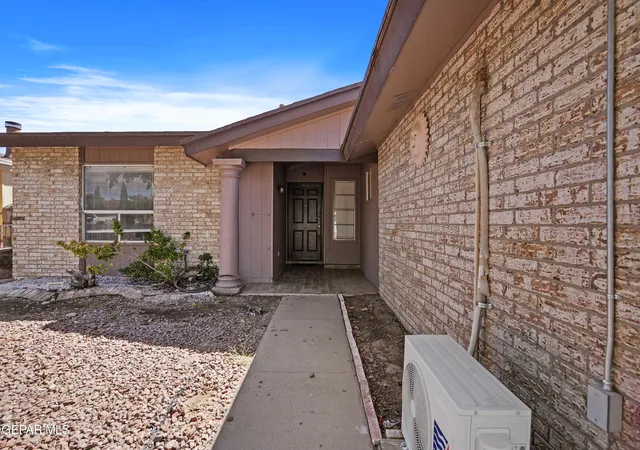 Photo 4 of Single family home for sale at 10422 Birthstone Dr, El Paso, TX 79925 | MLS# 951665 | Listing updated on 2026-10-26