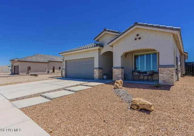 Photo 2 of Single family home for sale at 13816 Paseo Celeste Dr, Horizon City, TX 79928 | MLS# 951049 | Listing updated on 2026-10-09