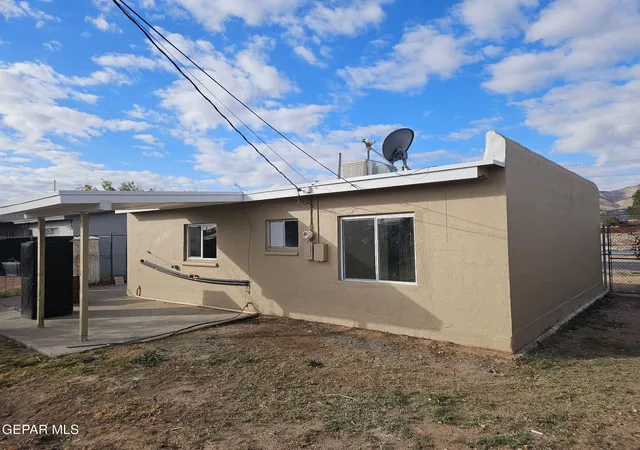 Photo 6 of Sale Pending at 8520 Diana Dr, El Paso, TX 79904 | MLS# 951063 | Listing updated on 2026-09-24