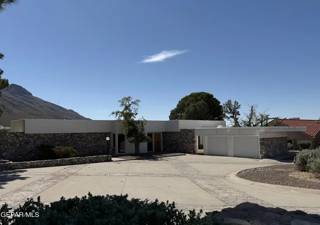 Photo 3 of Single family home for sale at 912 Thunderbird Dr, El Paso, TX 79912 | MLS# 951095 | Listing updated on 2026-09-23