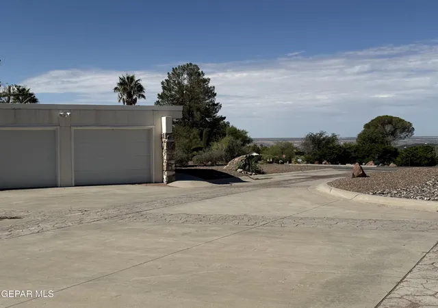 Photo 3 of Single family home for sale at 912 Thunderbird Dr, El Paso, TX 79912 | MLS# 951095 | Listing updated on 2026-09-23