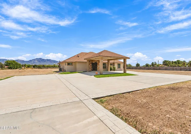 Photo 3 of Sale Pending at 730 Strawberry Cir, El Paso, TX 79932 | MLS# 951204 | Listing updated on 2026-09-16