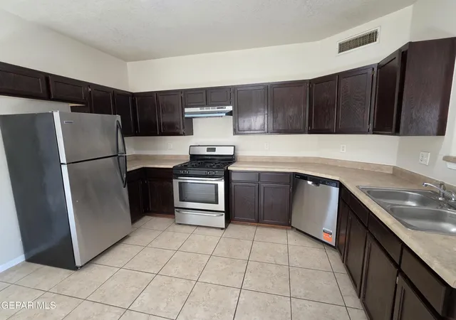 Photo 3 of Single family home for sale at 3920 Telescope Ct, El Paso, TX 79904 | MLS# 951354 | Listing updated on 2026-09-17