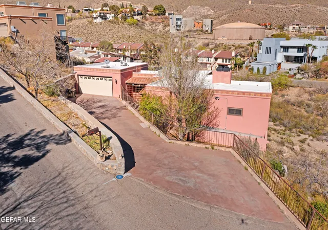 Photo 2 of Single family home for sale at 4 Sierra Crst Dr, El Paso, TX 79902 | MLS# 951393 | Listing updated on 2026-10-09