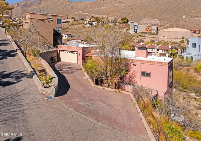Photo 3 of Single family home for sale at 4 Sierra Crst Dr, El Paso, TX 79902 | MLS# 951393 | Listing updated on 2026-10-09