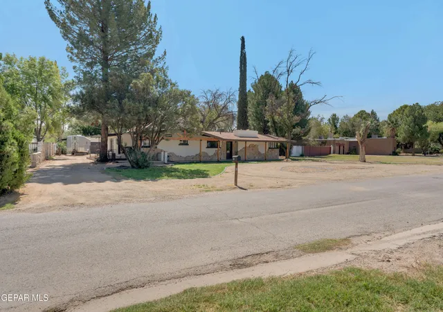 Photo 3 of Single family home for sale at 5116 Camino De La Vista Dr, El Paso, TX 79932 | MLS# 951424 | Listing updated on 2026-09-18