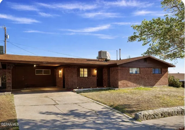Single family home for sale at 3405 Sirius Ave, El Paso, TX 79904 | MLS# 951455