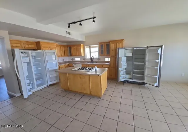 Photo 3 of Sale Pending at 224 Lago Grande Dr, Horizon City, TX 79928 | MLS# 951510 | Listing updated on 2026-10-05