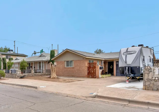 Photo 3 of Single family home for sale at 9928 Bourbon St, El Paso, TX 79924 | MLS# 951677 | Listing updated on 2026-10-06