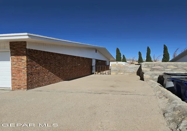 Photo 3 of Single family home for sale at 10421 Byzantium Ln, El Paso, TX 79924 | MLS# 951641 | Listing updated on 2026-10-06