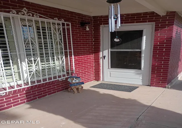 Single family home for sale at 401 Feliz Pl, El Paso, TX 79905 | MLS# 951683