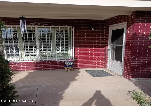 Photo 2 of Single family home for sale at 401 Feliz Pl, El Paso, TX 79905 | MLS# 951683 | Listing updated on 2026-10-06
