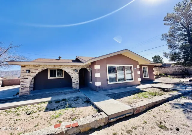 Photo 1 of Single family home for sale at 321 2nd Street, Sunland Park, NM 88063 | MLS# 951660 | Listing updated on 2026-09-23