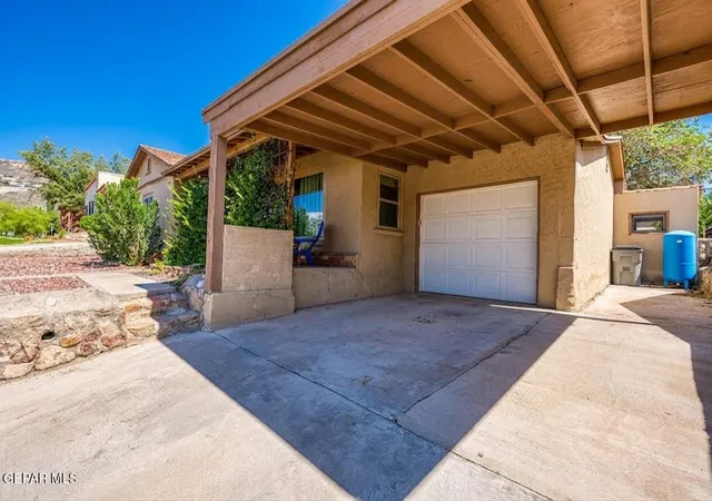 Photo 3 of Sale Pending at 3324 N Stanton St, El Paso, TX 79902 | MLS# 951719 | Listing updated on 2026-10-05