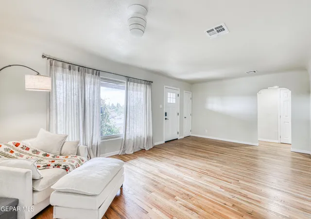 Photo 4 of Sale Pending at 3324 N Stanton St, El Paso, TX 79902 | MLS# 951719 | Listing updated on 2026-10-05