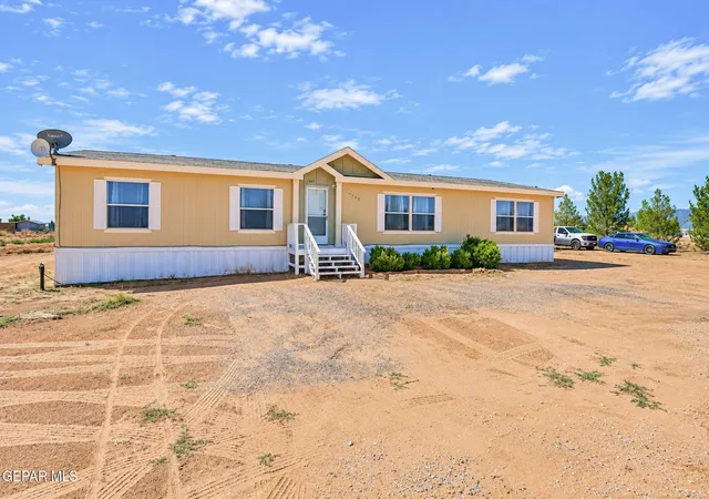 Photo 3 of Manufactured home for sale at 1147 Santa Cruz Dr, Chaparral, NM 88081 | MLS# 951803 | Listing updated on 2026-09-28