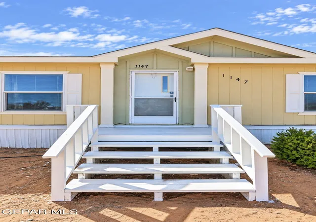Photo 3 of Manufactured home for sale at 1147 Santa Cruz Dr, Chaparral, NM 88081 | MLS# 951803 | Listing updated on 2026-09-28