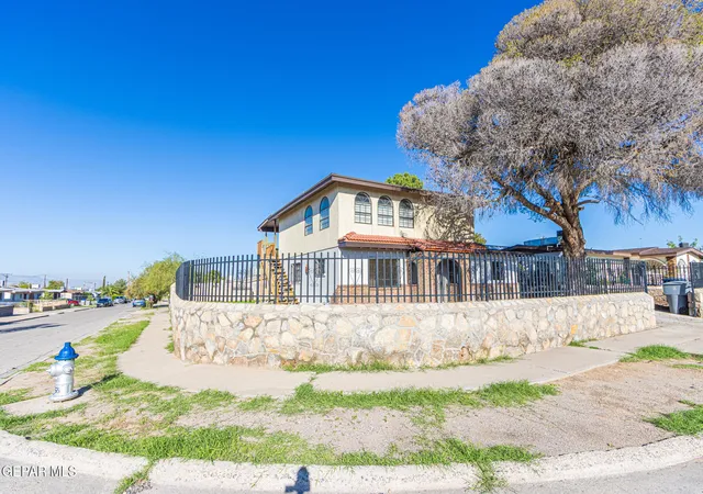 Photo 3 of Single family home for sale at 1017 Lariat St, El Paso, TX 79915 | MLS# 951847 | Listing updated on 2026-10-28