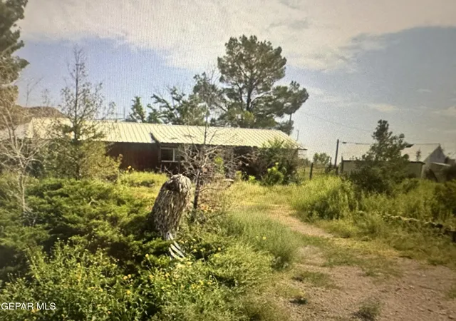 Photo 4 of Single family home for sale at 816 N Martin Ave, Sierra Blanca, TX 79851 | MLS# 951908 | Listing updated on 2026-10-10