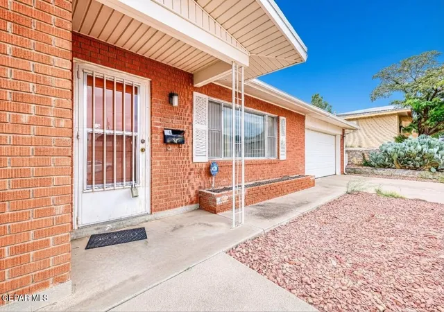 Photo 3 of Single family home for sale at 3504 Volcanic Ave, El Paso, TX 79904 | MLS# 951991 | Listing updated on 2026-10-28