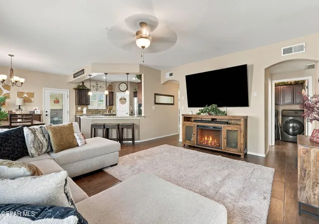 Photo 4 of Single family home for sale at 804 Caterick St, El Paso, TX 79928 | MLS# 952809 | Listing updated on 2026-10-30