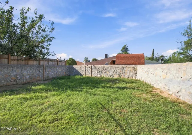 Photo 3 of House for sale at 3551 E Glen Dr, El Paso, TX 79936 | MLS# 952728 | Listing updated on 2026-10-23