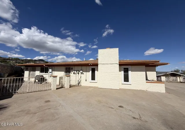 Photo 2 of Single family home for sale at 3115 Titanic Ave, El Paso, TX 79904 | MLS# 952790 | Listing updated on 2026-10-26