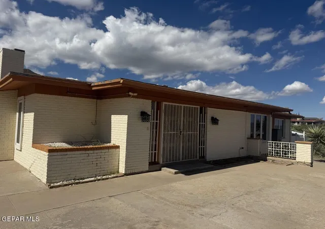 Photo 3 of Single family home for sale at 3115 Titanic Ave, El Paso, TX 79904 | MLS# 952790 | Listing updated on 2026-10-26