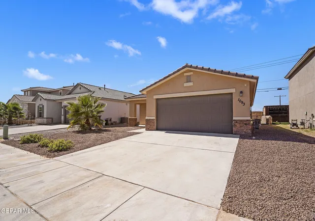 Photo 3 of Sale Pending at 1093 Shields St, Horizon City, TX 79928 | MLS# 952889 | Listing updated on 2026-10-28