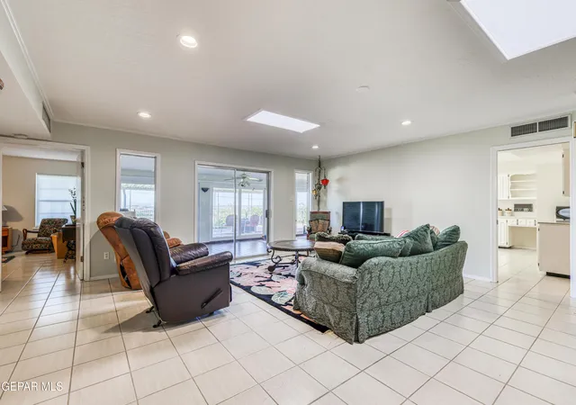 Photo 2 of Single family home for sale at 6204 Llano Way, El Paso, TX 79904 | MLS# 953263 | Listing updated on 2026-10-23